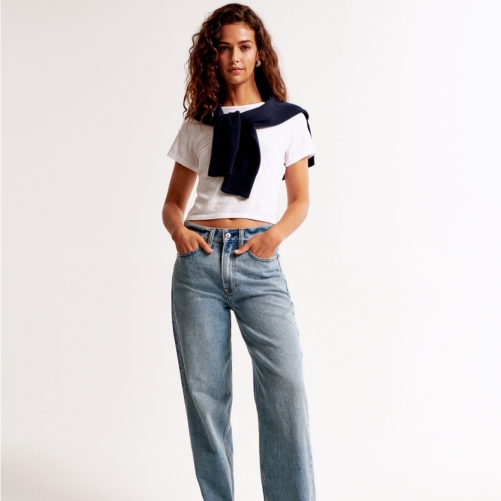 Abercrombie & Fitch Mid Rise Slouchy Jean in Medium Wash